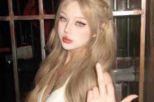 顶流女星红毯互撕太刺激！站位暗战+造型翻车现场曝光内娱潜规则被扒