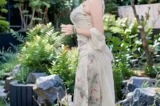 玩过14位男星!人前玉女人后47岁至今未婚无人敢娶 玩过14位男星!人前玉女人后47岁至今未婚无人敢娶